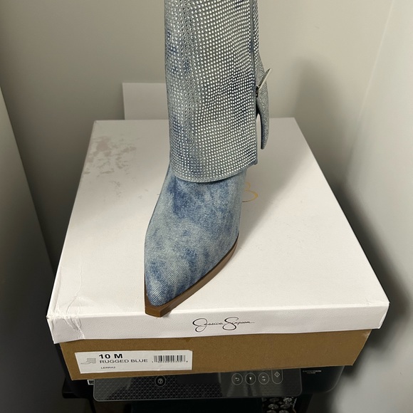 SOLD   Size 10 embellished shark boot by Jessica Simpson, brand new worn once - Picture 3 of 4